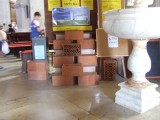 A Rovinji Szent Eufémia Székesegyházban építõanyagot is lehet vásárolni!