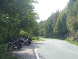 A letenyei találkozási ponttól öt motorral heten indultunk: Zoli a 250-es Suzuki Intruderrel, Stone a 650-es Suzuki Savage-dzsel, János és Szilvia az 1100-as Yamaha Drag Starral, Csaba és Ildi a BMW 1200 Lt-vel, valamint jómagam (ZZ) hûséges Kawasaki Vulcanommal.