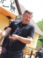 Péter jól érzi magát.