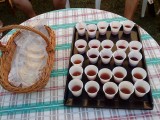 az úrvacsora elemei: kenyér és bor (18 év alatt szõlõlé)