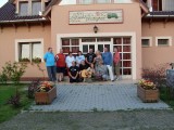 A csapat a Bokori Vendégház elõtt.