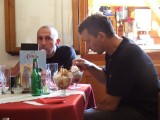 Zalaszentgróton a Fiáker Étteremben ebédeltünk. ZZ kissé bágyadtan tekint a kamerába a fenséges és kiadós ebéd elfogyasztása után.
