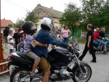 Délután motoroztunk egy kicsit a gyerekekkel a faluban.