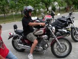 Tamás kipróbálja Anna új motorját: Yamaha Virago 535.
