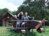 Szilárd úgy gondolta, hogy a Gixxeren szerzett rutinjával bátran vállalkozhat a pilóta szerepére is. Árpi és Okta úgy látszik, megbíztak benne, hogy fel mertek mögé ülni. Nincs az a pénz, amiért én (ZZ) felülnék Szilárd mögé a Gixxerre!