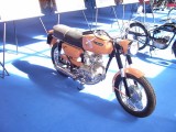 1970., 340 ccm, 1 henger, 27 Le, desmodronic vezérlés, max. 145 km/h sebesség.