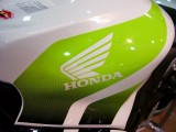 A Honda is követi a fehér divatirányzatot. Megbolondítva egy kis zölddel.