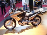 Nagy testû, igényes gép a 125-ös Varadero. No és V2!