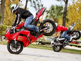 motor_bike_stunts_01.jpg
