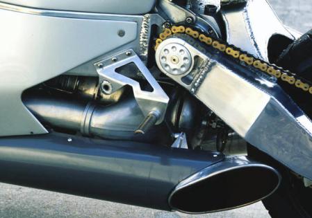 Umbauten_MTT_Y2K_Superbike_Gasturbinenmotorrad_chainDetail.jpg