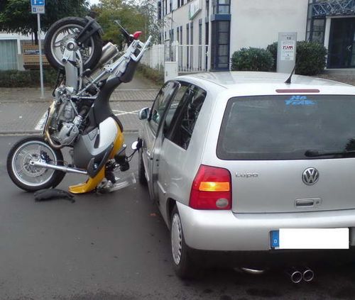 bmw_motorcycle_parking_1.jpg